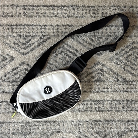 lululemon take it on belt bag - Picture 3 of 9